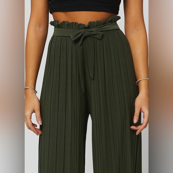 Pleated Green Wide-Leg Pants - Picture 2 of 6
